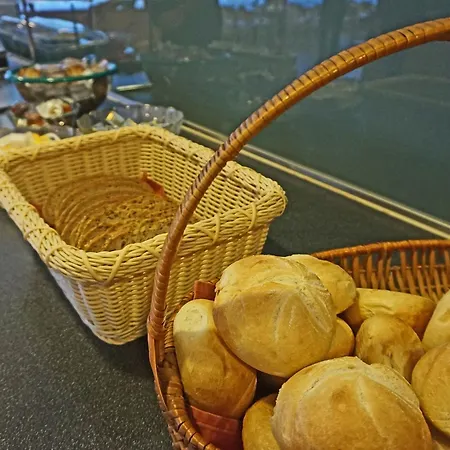 局根巴德伊舍旅社 *